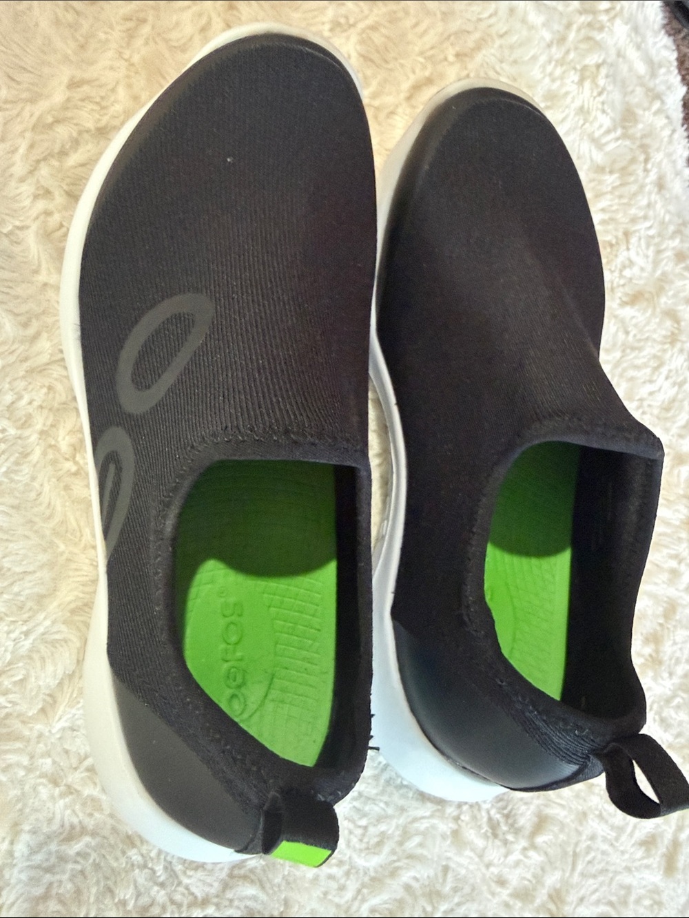 Oofos Black Slip-On Athletic Shoes with Green Insole